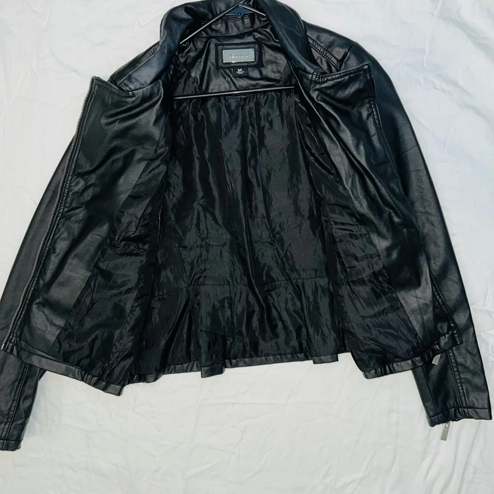 Leather jacket - Picture 3 of 4